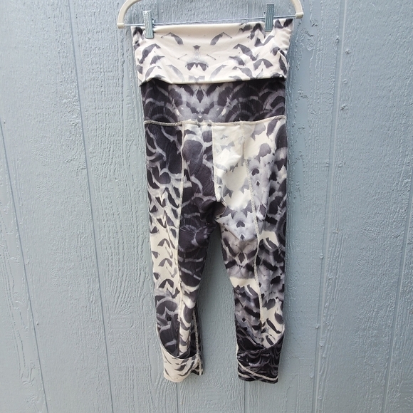 Lululemon Wunder Under Pretty Plume SE Dance Yoga Pilates Athletic Size 6 - Picture 2 of 12